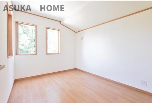 旭区鶴ヶ峰本町３丁目の洋室|5.2帖の洋室になります。窓も多く、明るいお部屋になります。どんなお部屋になるのか楽しみになります。