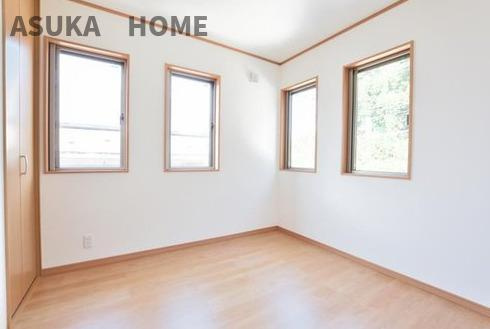 旭区鶴ヶ峰本町３丁目の洋室|4.5帖の洋室になります。窓も多く明るいお部屋となっております。