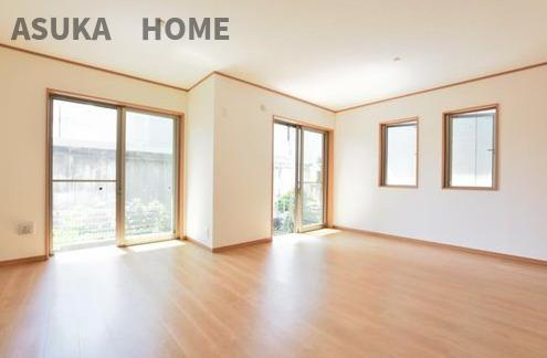 旭区鶴ヶ峰本町３丁目の居間・リビング|南面がリビングになっており、明るく日当たり良好です。