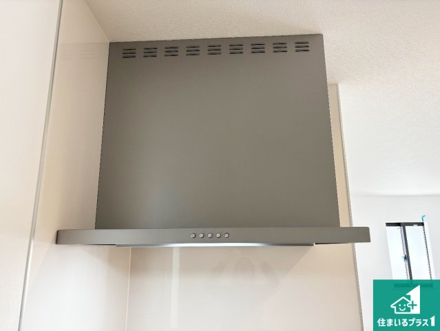 高槻市北柳川町　新築一戸建ての設備|汚れにくいスロットフィルタでお手入れラクラク！ＬＥＤ照明付き！