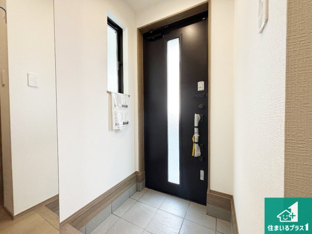 高槻市北柳川町　新築一戸建ての玄関|見た目もスッキリ綺麗な玄関！