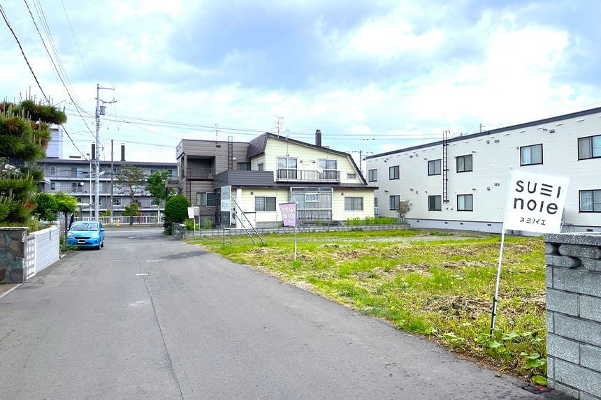 【建築条件付き】西野4条5丁目　全4区画の前面道路含む現地写真