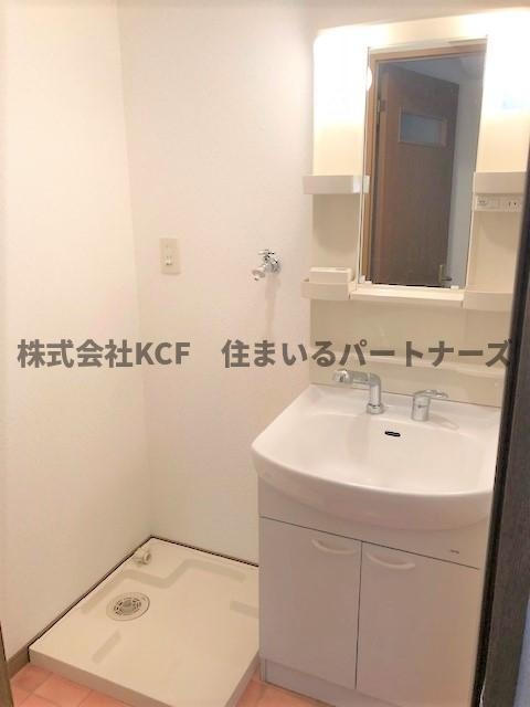 グランテージ中央町の洗面所|ゆったりとスペースのある洗面所