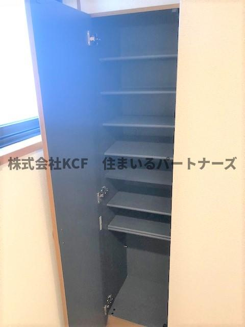 グランテージ中央町の玄関|収納もある玄関です