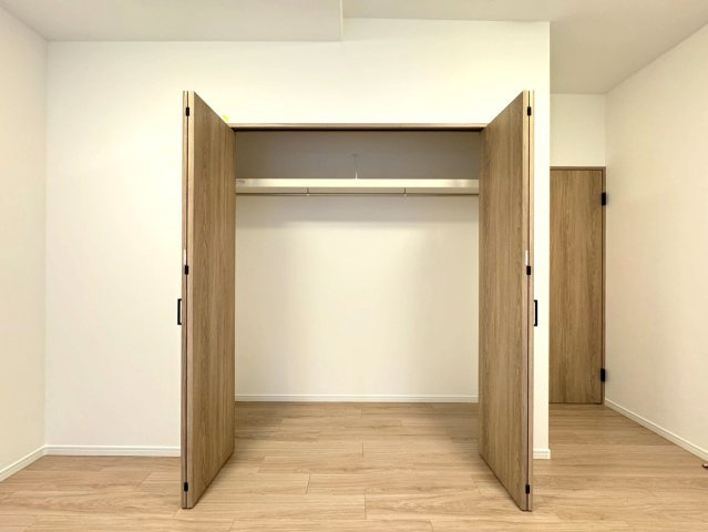 ◆リフォーム済み４LDK◆三方角住戸◆スーパー徒歩１分◆ペット飼育可◆ネバーランド伏見丹波橋の収納|クローゼット