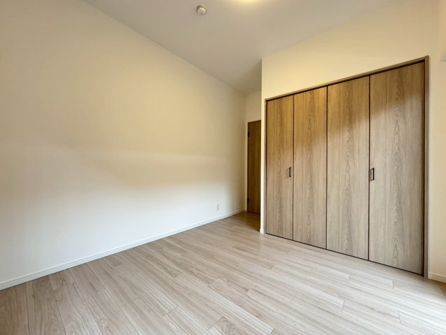 ◆リフォーム済み４LDK◆三方角住戸◆スーパー徒歩１分◆ペット飼育可◆ネバーランド伏見丹波橋の洋室|洋室