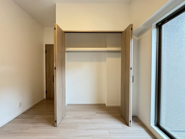 ◆リフォーム済み４LDK◆三方角住戸◆スーパー徒歩１分◆ペット飼育可◆ネバーランド伏見丹波橋の収納|クローゼット