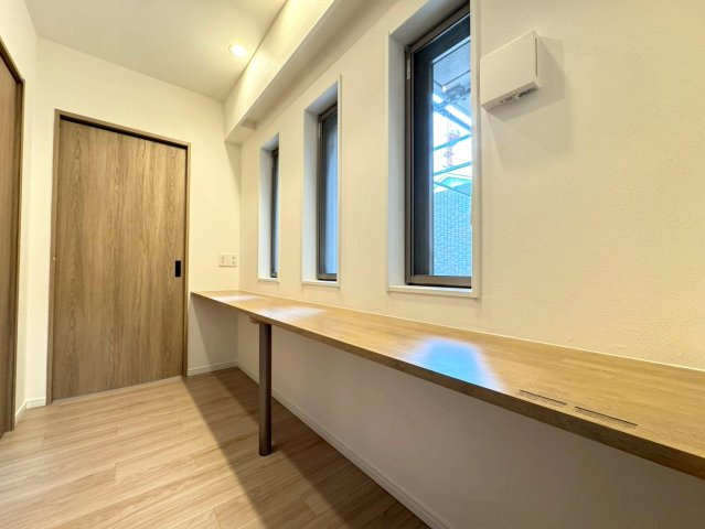 ◆リフォーム済み４LDK◆三方角住戸◆スーパー徒歩１分◆ペット飼育可◆ネバーランド伏見丹波橋の収納|ファミリークローゼット
