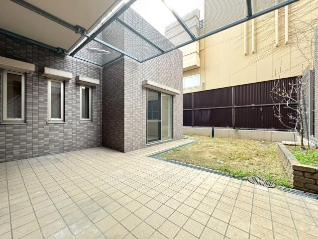 ◆リフォーム済み４LDK◆三方角住戸◆スーパー徒歩１分◆ペット飼育可◆ネバーランド伏見丹波橋の庭|庭