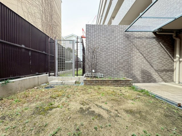 ◆リフォーム済み４LDK◆三方角住戸◆スーパー徒歩１分◆ペット飼育可◆ネバーランド伏見丹波橋の庭|庭