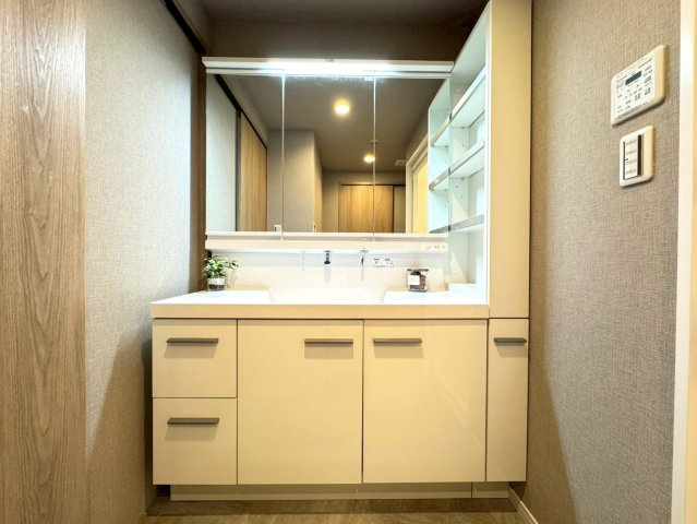 ◆リフォーム済み４LDK◆三方角住戸◆スーパー徒歩１分◆ペット飼育可◆ネバーランド伏見丹波橋の独立洗面台|洗面化粧台