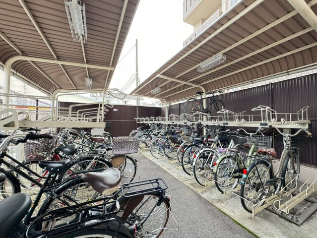 ◆リフォーム済み４LDK◆三方角住戸◆スーパー徒歩１分◆ペット飼育可◆ネバーランド伏見丹波橋の駐輪場|駐輪場
