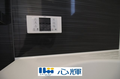 【設備】 | クレイドルガーデン山陽小野田市赤崎 第2（3号棟） | 浴室内の給湯器リモコンです。直感的にわかるパネル設計なので操作も簡単です。