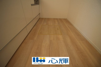 【収納】 | クレイドルガーデン山陽小野田市赤崎 第2（3号棟） | キッチン床下収納です。いざというときの非常食や使用頻度の低いものをコンパクトに収納します。