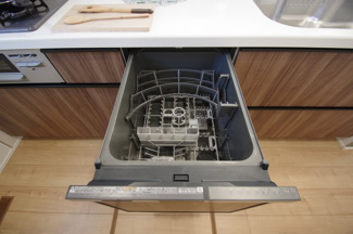 【キッチン】 | 【仲介手数料無料！！】八王子市上柚木　新築戸建て（全1棟）1号棟　3880万円 | 食器洗い乾燥機