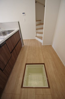 【収納】 | 【仲介手数料無料！！】八王子市上柚木　新築戸建て（全1棟）1号棟　3880万円 | 床下収納