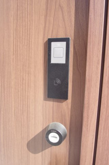 【防犯設備】 | 【仲介手数料無料！！】八王子市上柚木　新築戸建て（全1棟）1号棟　3880万円 | 玄関カードキー対応