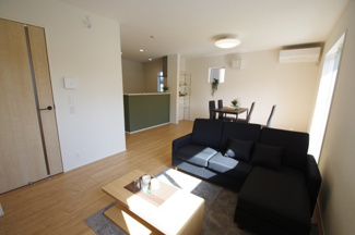 【居間・リビング】 | 【仲介手数料無料！！】八王子市上柚木　新築戸建て（全1棟）1号棟　3880万円