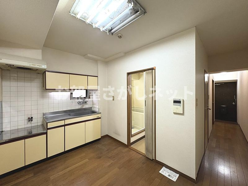 弘栄マンション【おとり物件なし】#学生・社会人にオススメ！初期費用分割払いOK！の居間・リビング