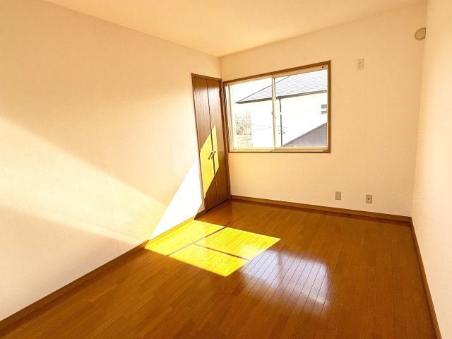 【洋室】 | 津市庄田町 | ２階洋室