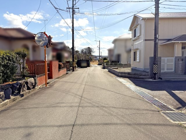 【前面道路含む現地写真】 | 津市庄田町 | 東側前面道路