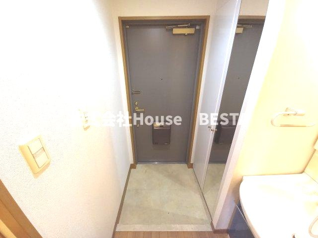 プレサンス神戸みなと元町の玄関