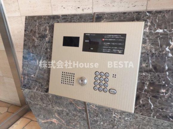 プレサンス神戸みなと元町のエントランス