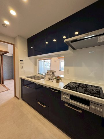 イトーピア香里園ヴァルコートのキッチン|広々調理スペースあり、お料理も捗りそうです。