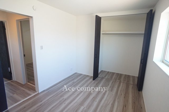 【子供部屋】 | 八尾市南植松町5丁目 | 【3階：洋室6帖】クローゼット完備です♪