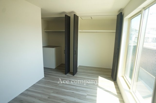 【寝室】 | 八尾市南植松町5丁目 | 【3階：洋室7帖】クローゼット完備です♪