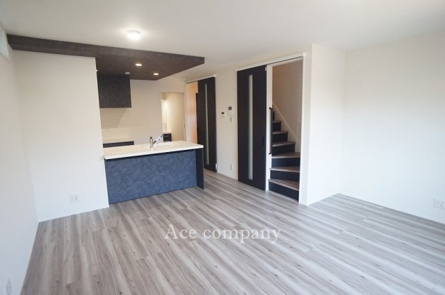 【居間・リビング】 | 八尾市南植松町5丁目 | 【LDK：16.5帖】上下移動にはリビングを通る設計です♪