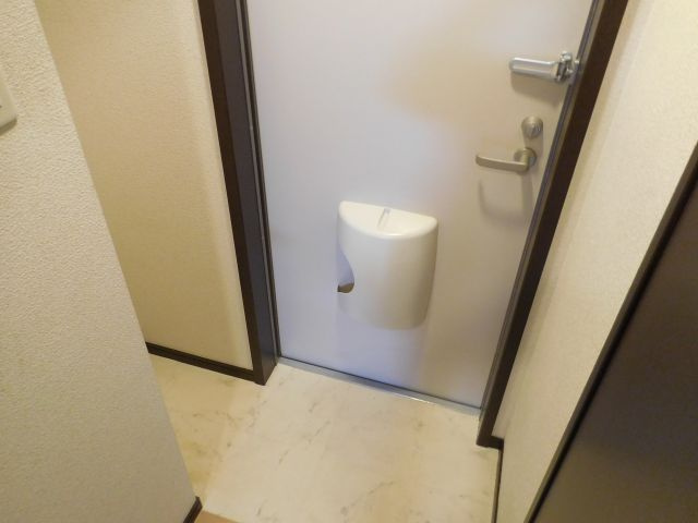 フジパレスタカシロ1番館の玄関