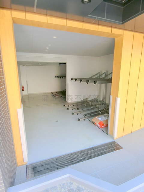 Live Casa千鳥町のその他共用部分|屋根付きラック式の駐輪場