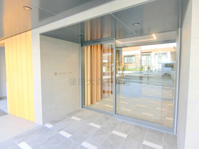 Live Casa千鳥町のエントランス|防犯カメラTVモニター付オートロック宅配BOXメールBOX管理人室