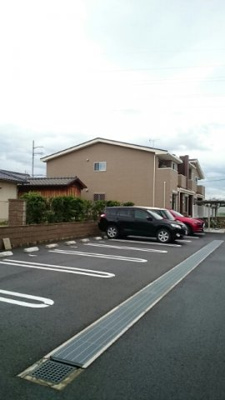 【駐車場】 | カーサ・カメリア松山インターⅠ | 駐車場があります