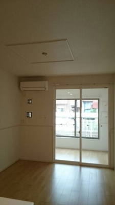 【居間・リビング】 | カーサ・カメリア松山インターⅠ | こちらの居間で趣味の時間をお楽しみください