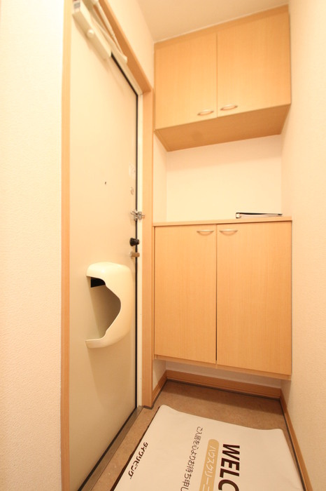 エテルノ ストラーダ塔原西 の玄関