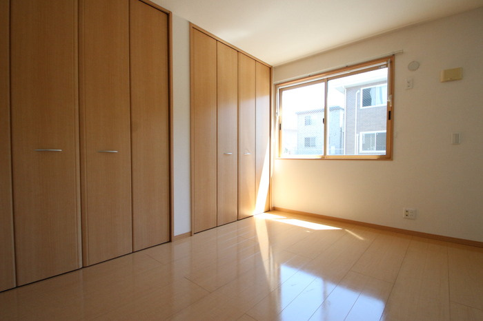 エテルノ ストラーダ塔原西 の洋室