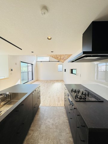 SHONAN WOOD STYLE — 鵠沼海岸のデザイン住宅のキッチン