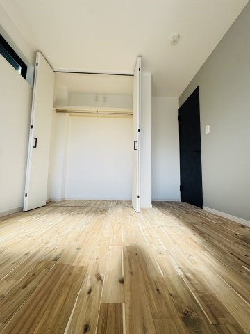 SHONAN WOOD STYLE — 鵠沼海岸のデザイン住宅の洋室