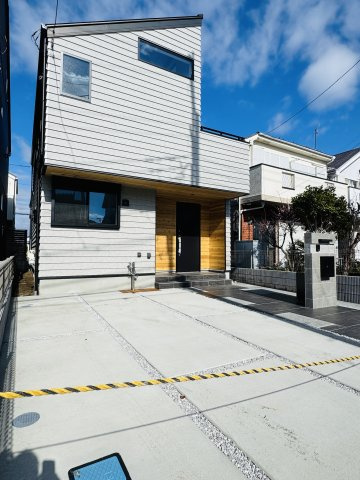 SHONAN WOOD STYLE — 鵠沼海岸のデザイン住宅の前面道路含む現地写真