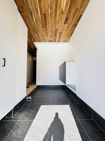 SHONAN WOOD STYLE — 鵠沼海岸のデザイン住宅の玄関