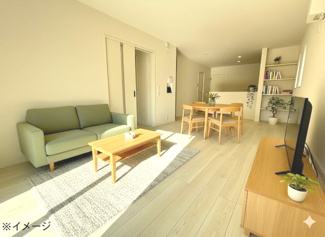 【居間・リビング】 | 安佐北区落合南1丁目　全3区画　NO1 | 大きな窓が設置された18.7帖リビング☆対面式のキッチンでリビングが見渡せるので、お子様やご家族の様子が見えて安心です♪