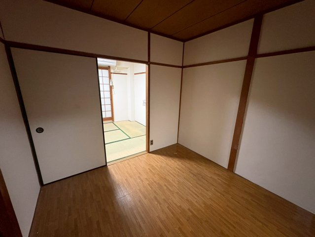 ロイヤルハイツ八戸ノ里の居間・リビング