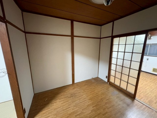 ロイヤルハイツ八戸ノ里の居間・リビング