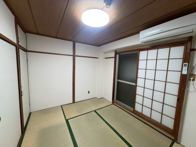 ロイヤルハイツ八戸ノ里の和室