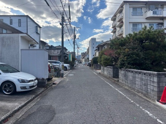 【前面道路含む現地写真】 | 廿日市市桜尾１（全2棟）B号棟　ZEH水準住宅 | 前面道路広々5.5ｍ