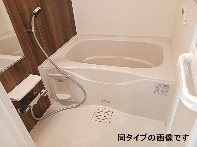 メゾン・ド・フロレゾンの浴室|コンパクトで使いやすいお風呂です