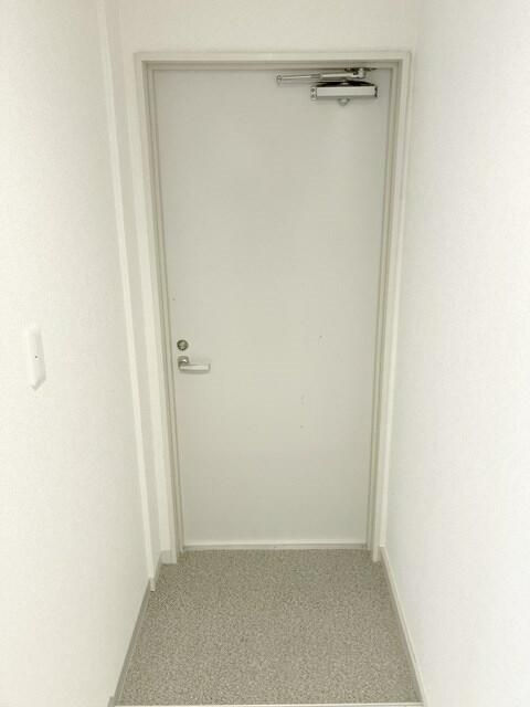 ＳＡＰ本八幡Ⅳの玄関