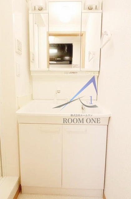 Ｌｉａｉｓｏｎ　Ｈｏｍｅ　戸山公園の洗面所|独立洗面台です。